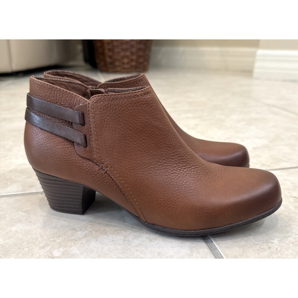 Clarks Valarie 2 Ashly Boot Women Sz 7.5M Brown Leather Bootie Block Heel Comfy